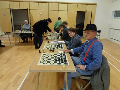 Simultaneous chess game, 4 April 2017: Simultaneous chess g…